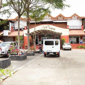 Oyo 150 Davao Airport View Hotel